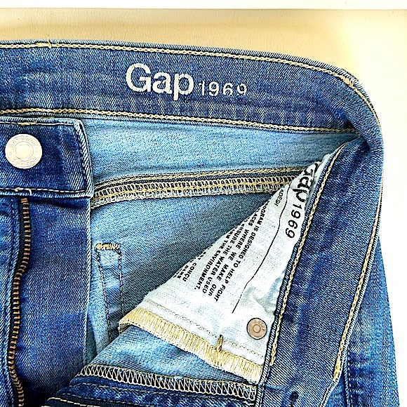 Gap Lightweight True Skinny Jeans! - Picture 3 of 6